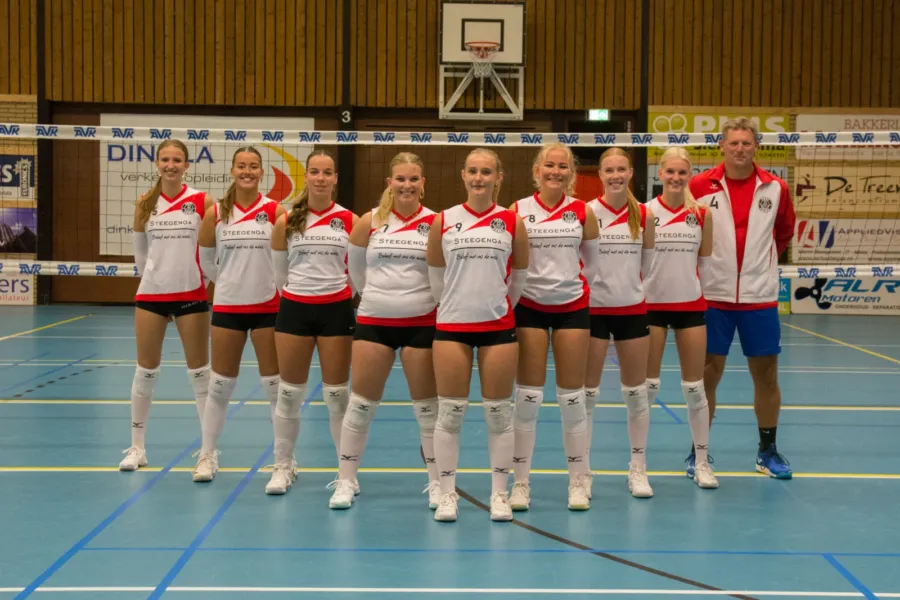 Teamfoto Dames 4 van volleybalvereniging DBS Balk, seizoen 2025-2026