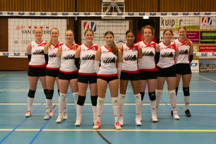 Teamfoto Dames 5 van volleybalvereniging DBS Balk, seizoen 2025-2026