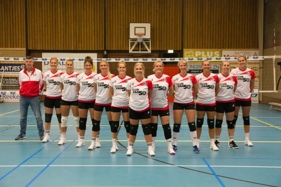 Teamfoto Dames 8 van volleybalvereniging DBS Balk, seizoen 2025-2026